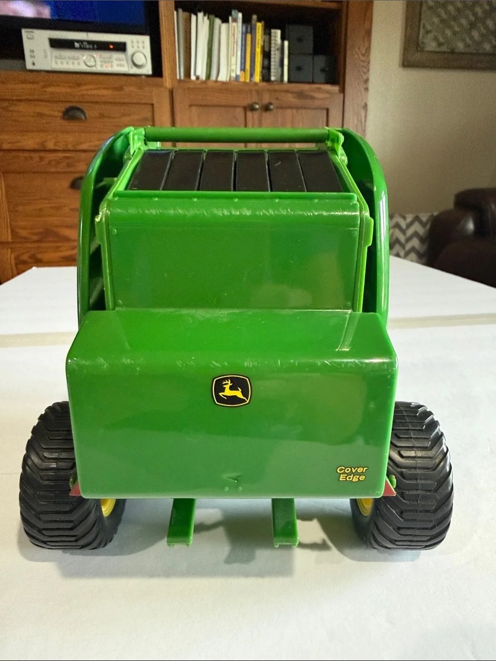 John Deere Green and Yellow 854 Toy Round Baler
